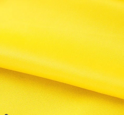 Goldener Samtstoff: Der Stoff der Wahl für Luxusmode und hochwertige Einrichtungsgegenstände